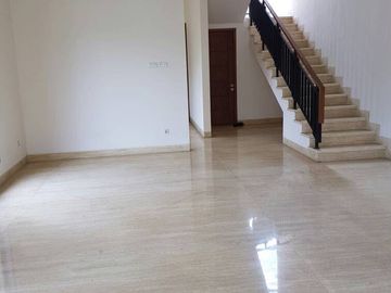 Rumah 2 Lantai di Cilandak Barat Jakarta Selatan. Dalam Komplek dan SHM