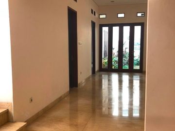 Rumah 2 Lantai di Cilandak Barat Jakarta Selatan. Dalam Komplek dan SHM