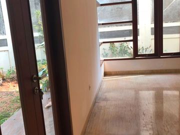 Rumah 2 Lantai di Cilandak Barat Jakarta Selatan. Dalam Komplek dan SHM