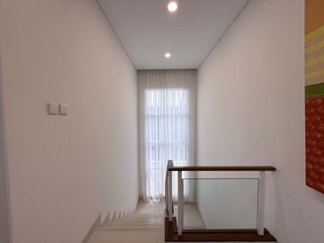 Rumah Semi Furnished Lebar 12 Cluster Menteng Village Gading Serpong