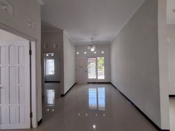 Rumah Siap Huni di Wedomartani Ngemplak – Lahan Luas, Terawat