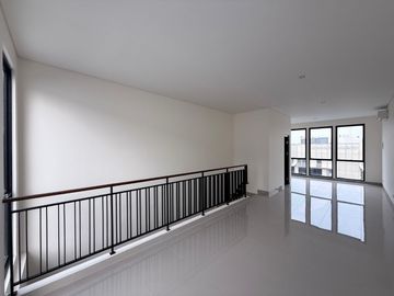 JUAL RUKO 3 LANTAI DOUBLE FACADE & BALCONY DI HUDSON GADING SERPONG