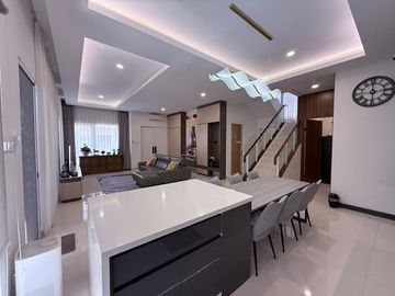 Dijual Rumah SHM Lebar 12 Cluster Menteng Village Gading Serpong
