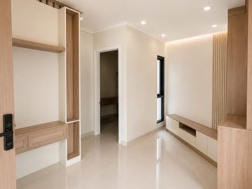Rumah Baru 2 Lantai Fasilitas Komplek Lengkap Akses Hanya 5 Menit ke MRT Lebak Bulus