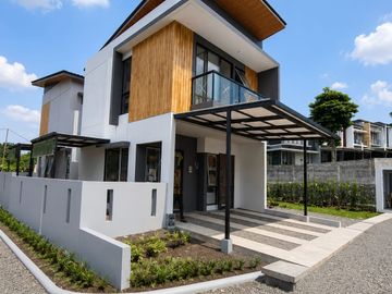 Rumah Baru 2 Lantai Fasilitas Komplek Lengkap Akses Hanya 5 Menit ke MRT Lebak Bulus