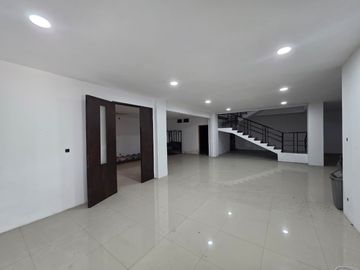 Gedung Komersil 3 Lantai Parkiran Luas Banyak Ruangan Cocok Kantor atau Ruang Usaha Pondok Pinang Jaksel