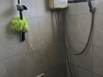 DIJUAL RUMAH 2 LANTAI SIAP HUNI LINGKUNGAN ASRI DI SERPONG ESTATE (HR42)