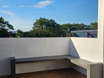 FORSALE RUMAH MEWAH 3 LANTAI CITRALAND SURABAYA KOTA VG 104