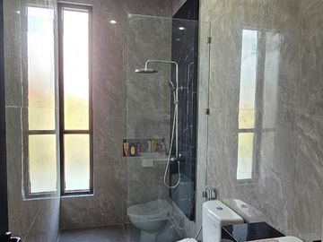 FORSALE RUMAH MEWAH 3 LANTAI CITRALAND SURABAYA KOTA VG 104