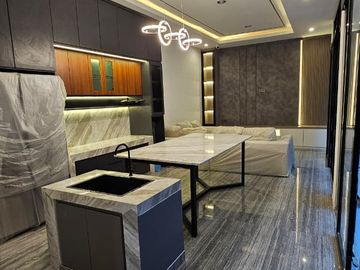 FORSALE RUMAH MEWAH 3 LANTAI CITRALAND SURABAYA KOTA VG 104