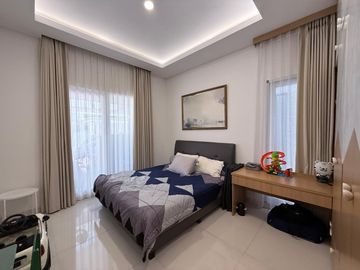 TURUN HARGA RUMAH SEMI FURNISHED CANTIK Menteng Village - Gading Serpong