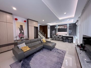 TURUN HARGA RUMAH SEMI FURNISHED CANTIK Menteng Village - Gading Serpong
