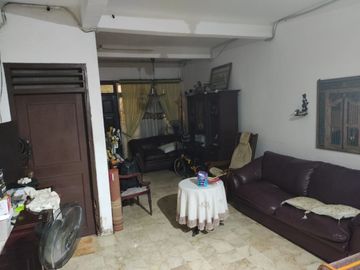 Rumah hitung tanah 8 X 15 Puri Indah Kembangan Jakbar