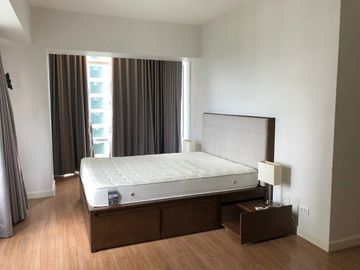 Red Oak, Two Serendra | High-Floor 3BR Corner Unit | 109 sqm | With Balcony & Parking | ₱130K