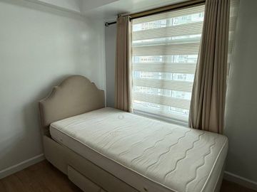 Red Oak, Two Serendra | High-Floor 3BR Corner Unit | 109 sqm | With Balcony & Parking | ₱130K