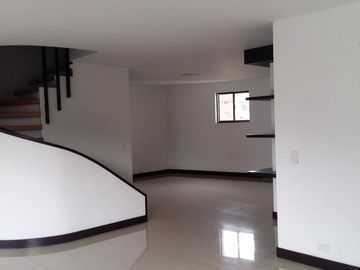 Venta o Arriendo Apto. Duplex en Sta. Teresita