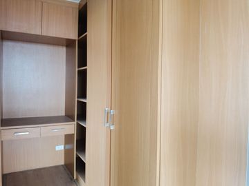 FOR SALE 3-Bedroom w/ 2-Level-Steel-Parking One Balete (Andrea North) Skyline Premiere New Manila Quezon City