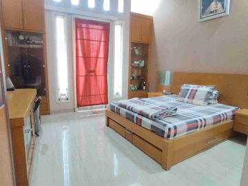 Dijual Rumah Mewah Nyaman Semi Furnished Privasi Tinggi Lokasi Bank Raya Palembang