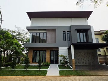 Rumah Hook Bangunan Baru di Foresta BSD samping Taman