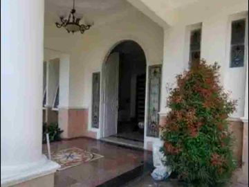 rumah mewah murah 2 lt tanah luas 360 jalan sangat lebar kondisi bagus di araya blok golf siap huni