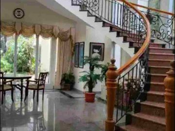 rumah mewah murah 2 lt tanah luas 360 jalan sangat lebar kondisi bagus di araya blok golf siap huni
