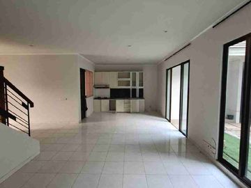 rumah 2 lantai sudah SHM, clstr allevare di foresta bsd, nego sampai deal.