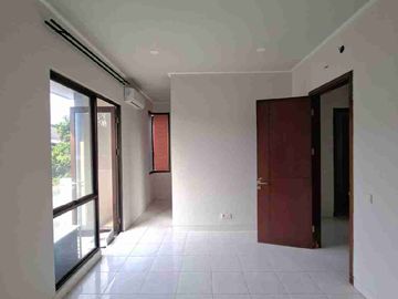 rumah 2 lantai sudah SHM, clstr allevare di foresta bsd, nego sampai deal.