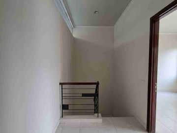 rumah 2 lantai sudah SHM, clstr allevare di foresta bsd, nego sampai deal.