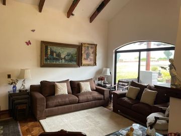 GRAN CASA EN SAN CARLOS DE APOQUINDO