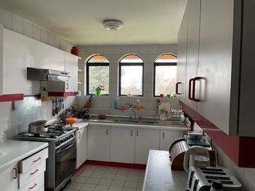 GRAN CASA EN SAN CARLOS DE APOQUINDO