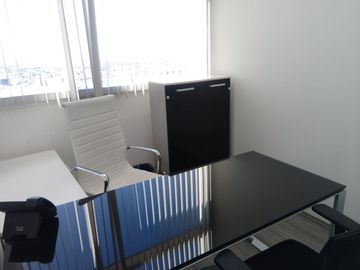 OFICINA EQUIPADA EN RENTA EN SAN LUIS POTOSI EDIFICIO ILEVA - SERVICIOS INCLUIDOS