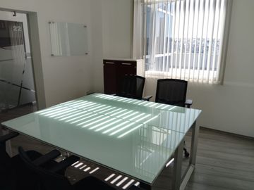 OFICINA EQUIPADA EN RENTA EN SAN LUIS POTOSI EDIFICIO ILEVA - SERVICIOS INCLUIDOS