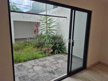 Carretas vendo casa recien remodelada y muy moderna 4 recamaras + servio 4 baños