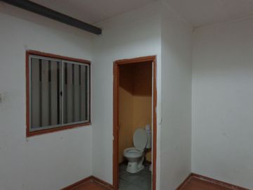 Casa/oficinas/bodega con excelente  potencial acceso dos calles