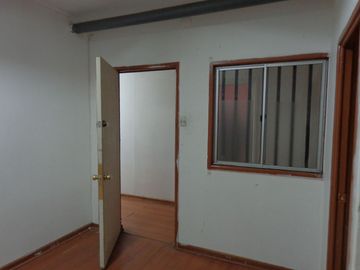 Casa/oficinas/bodega con excelente  potencial acceso dos calles