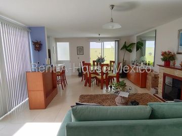 Casa en Venta en Lomas del Marqués | 3 Recámaras y Amenidades VM133
