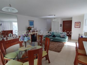 Casa en Venta en Lomas del Marqués | 3 Recámaras y Amenidades VM133