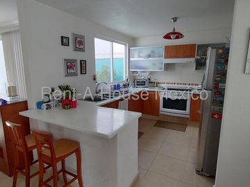 Casa en Venta en Lomas del Marqués | 3 Recámaras y Amenidades VM133