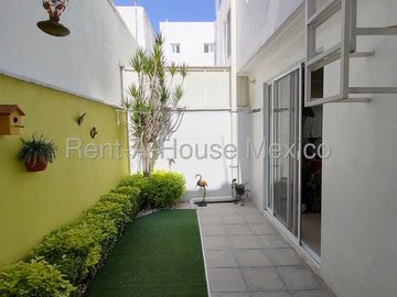 Casa en Venta en Lomas del Marqués | 3 Recámaras y Amenidades VM133