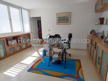Casa en Venta en Lomas del Marqués | 3 Recámaras y Amenidades VM133