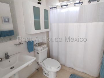 Casa en Venta en Lomas del Marqués | 3 Recámaras y Amenidades VM133