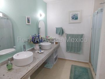 Casa en Venta en Lomas del Marqués | 3 Recámaras y Amenidades VM133