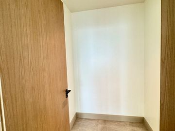 AURELIA RESIDENCES: 3BR for Rent, 281 sqm, Semi-Furnished, 2 parking, P390,000/mo.