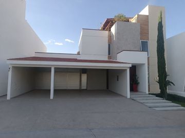 RESIDENCIA EN VENTA PREMIUM AL NORPONIENTE DE AGUASCALIENTES FRAC. RESERVA