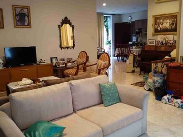 Dijual rumah semi furnish lokasi strategis di Cilandak Barat