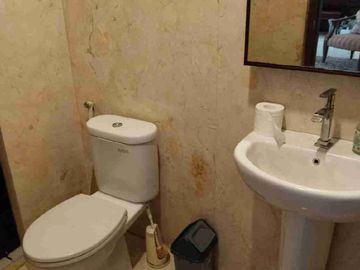 Dijual rumah semi furnish lokasi strategis di Cilandak Barat