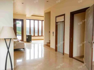 Grand City Resort Veteran Selatan, Rumah Lengkap Lift Pribadi.