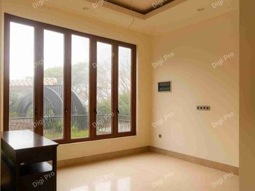 Grand City Resort Veteran Selatan, Rumah Lengkap Lift Pribadi.