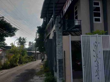 RUMAH CANTIK 2 LANTAI ASRI NYAMAN HOOK