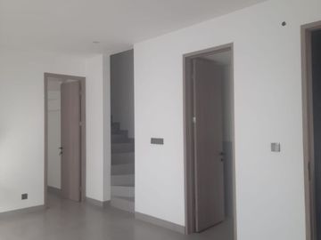 Rumah Siap Huni di Cinere 2 Lantai Dekat Tol